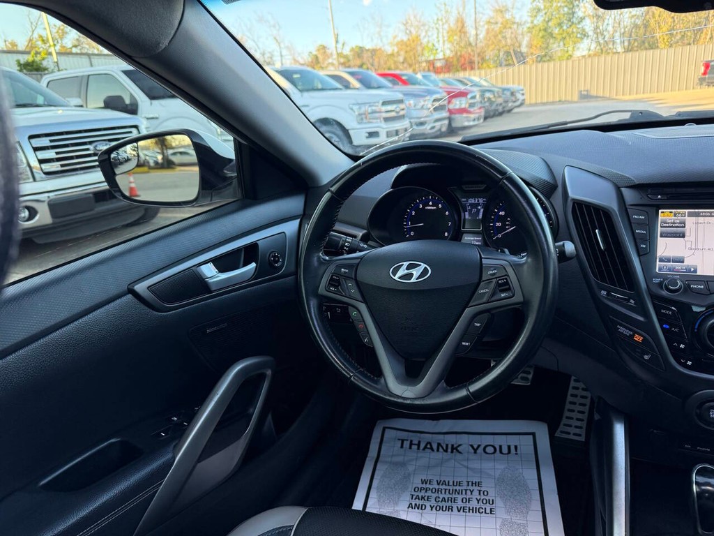 Hyundai Veloster Vehicle Full-screen Gallery Image 18