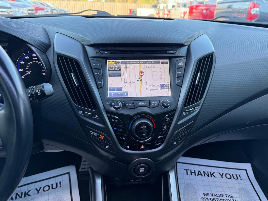 Hyundai Veloster Vehicle Full-screen Gallery Image 24