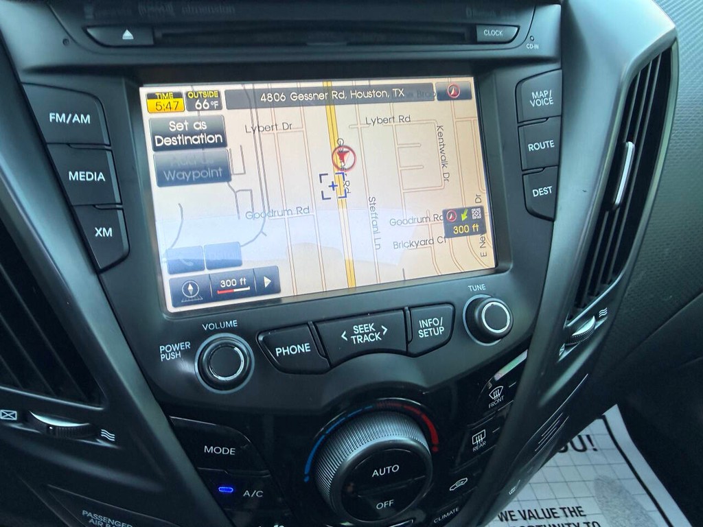 Hyundai Veloster Vehicle Full-screen Gallery Image 27