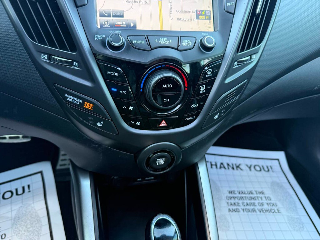 Hyundai Veloster Vehicle Full-screen Gallery Image 28