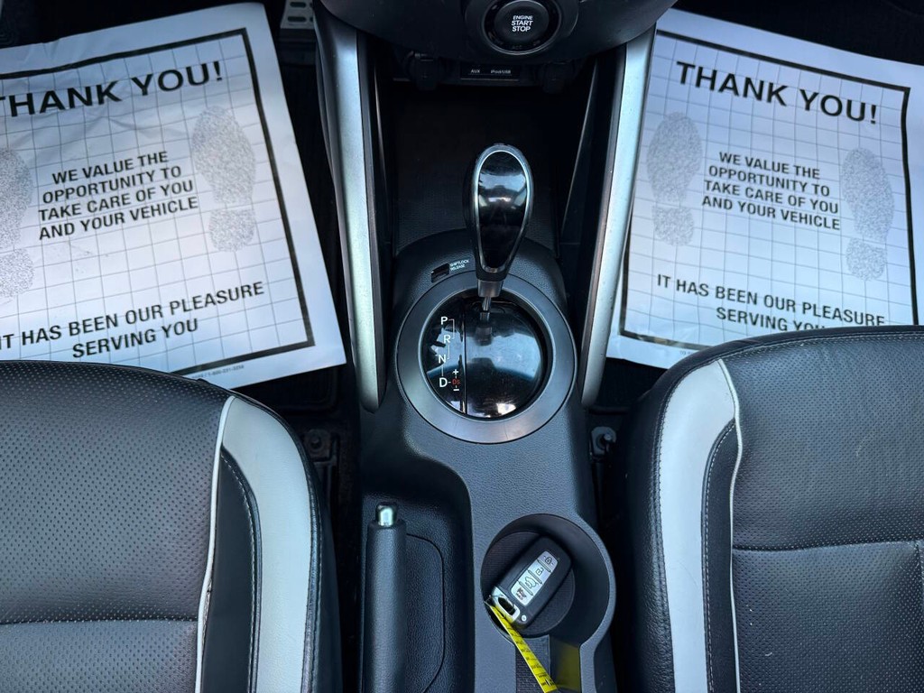 Hyundai Veloster Vehicle Full-screen Gallery Image 29