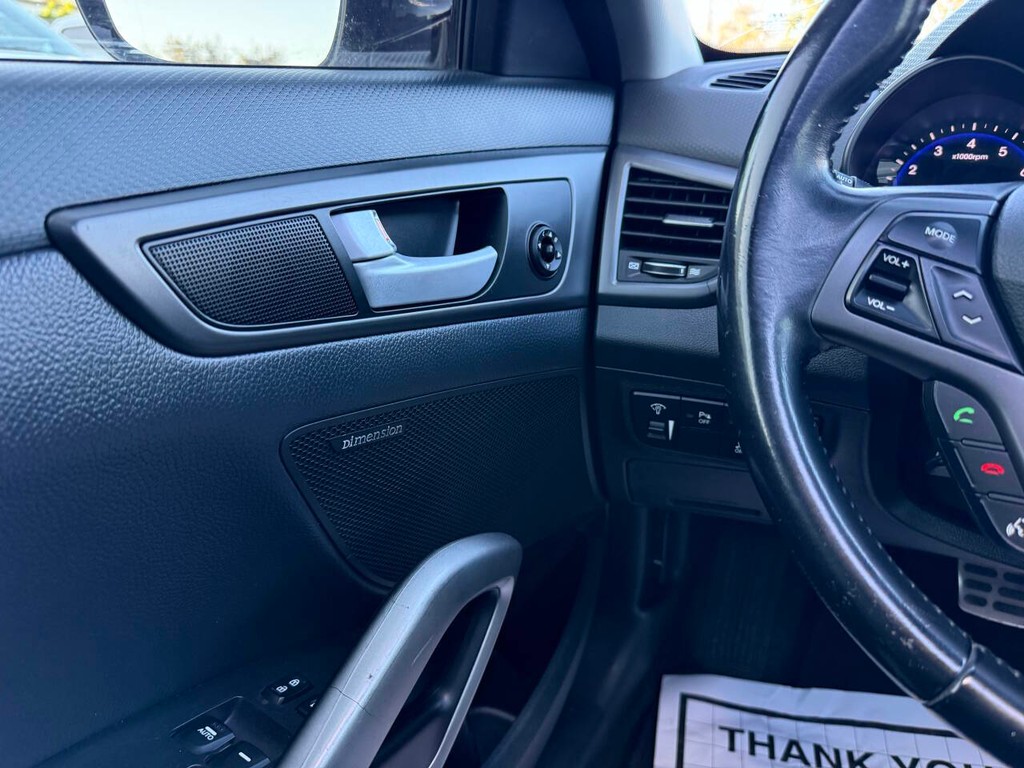 Hyundai Veloster Vehicle Full-screen Gallery Image 30