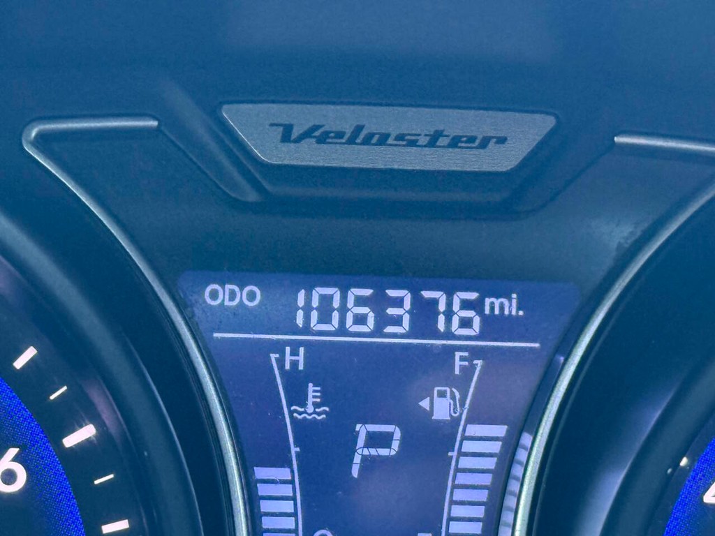 Hyundai Veloster Vehicle Full-screen Gallery Image 32