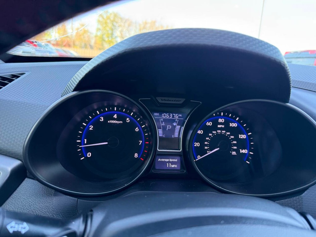 Hyundai Veloster Vehicle Full-screen Gallery Image 33