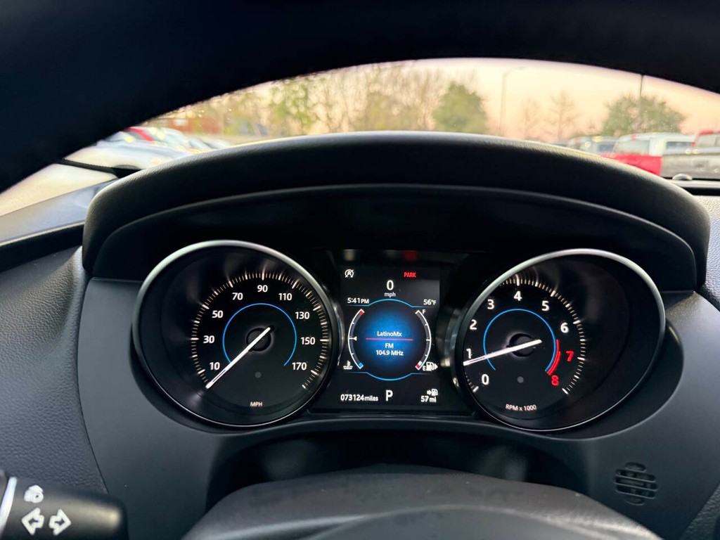 Jaguar F-PACE Vehicle Full-screen Gallery Image 34