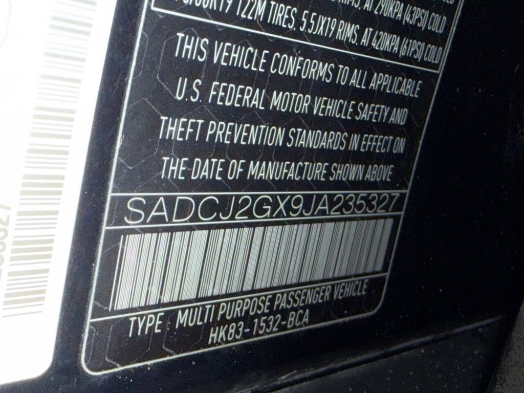 Jaguar F-PACE Vehicle Full-screen Gallery Image 36