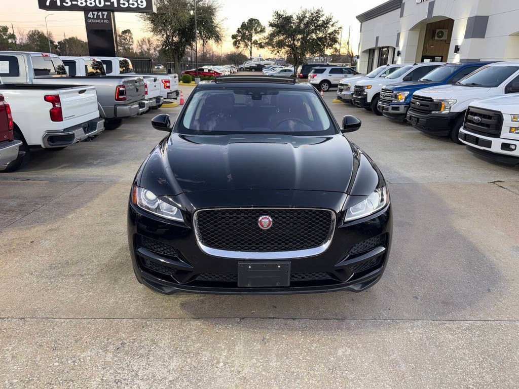 Jaguar F-PACE Vehicle Full-screen Gallery Image 43