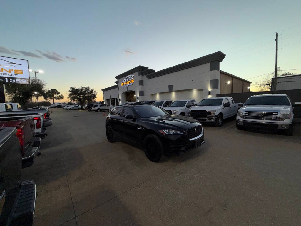 Jaguar F-PACE Vehicle Full-screen Gallery Image 47