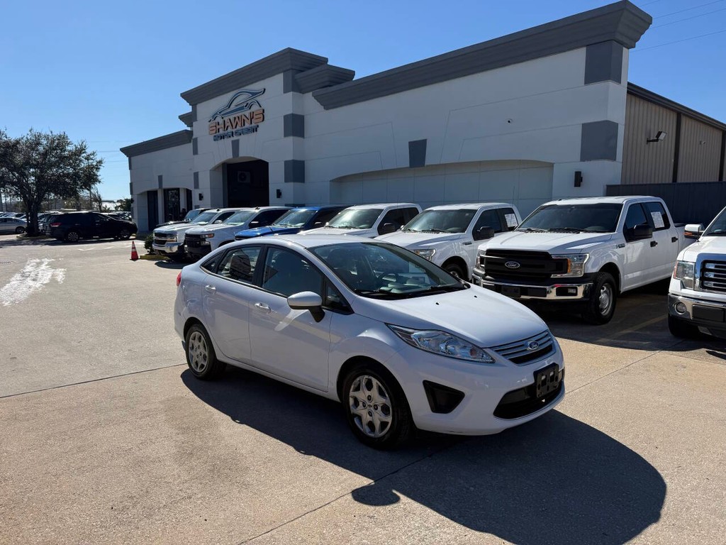 Ford Fiesta Sedan Vehicle Full-screen Gallery Image 02