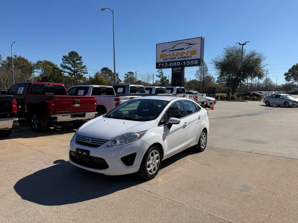 Ford Fiesta Sedan Vehicle Full-screen Gallery Image 03
