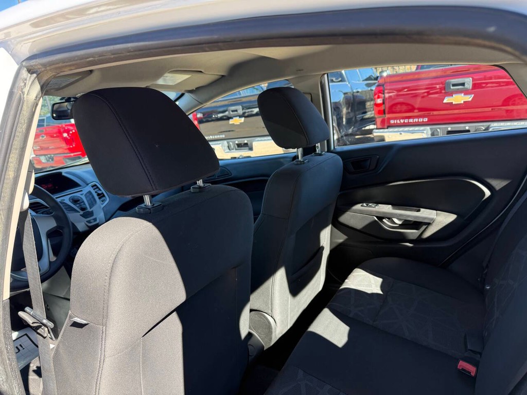 Ford Fiesta Sedan Vehicle Full-screen Gallery Image 12