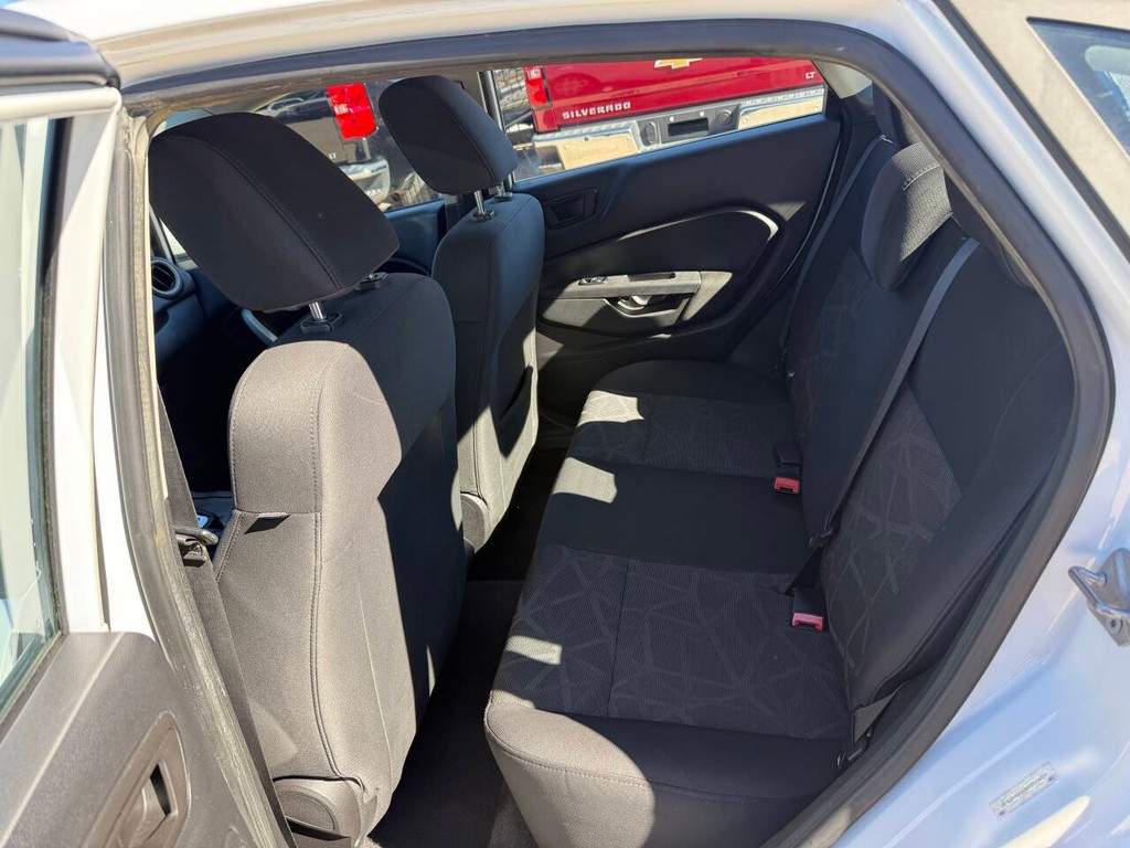 Ford Fiesta Sedan Vehicle Full-screen Gallery Image 13