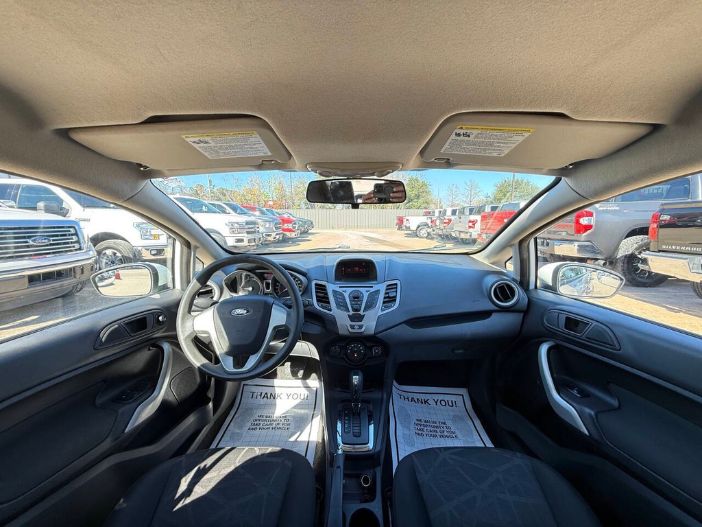 Ford Fiesta Sedan Vehicle Full-screen Gallery Image 18