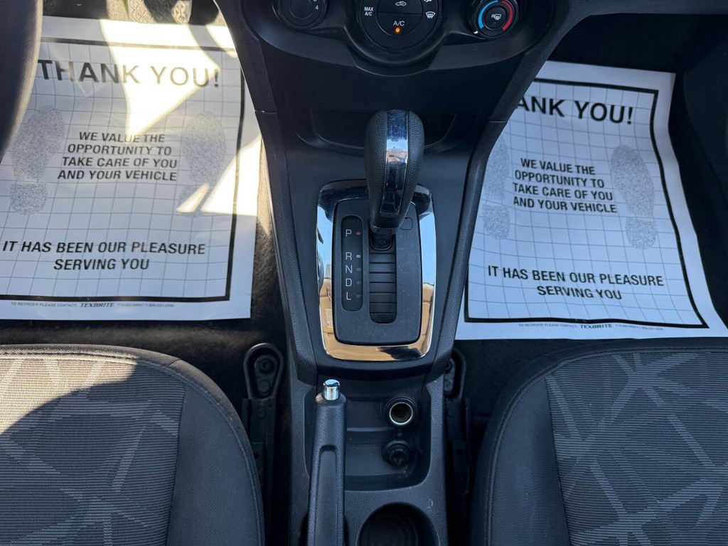 Ford Fiesta Sedan Vehicle Full-screen Gallery Image 27