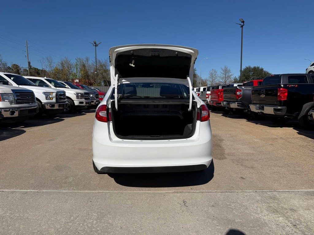 Ford Fiesta Sedan Vehicle Full-screen Gallery Image 34