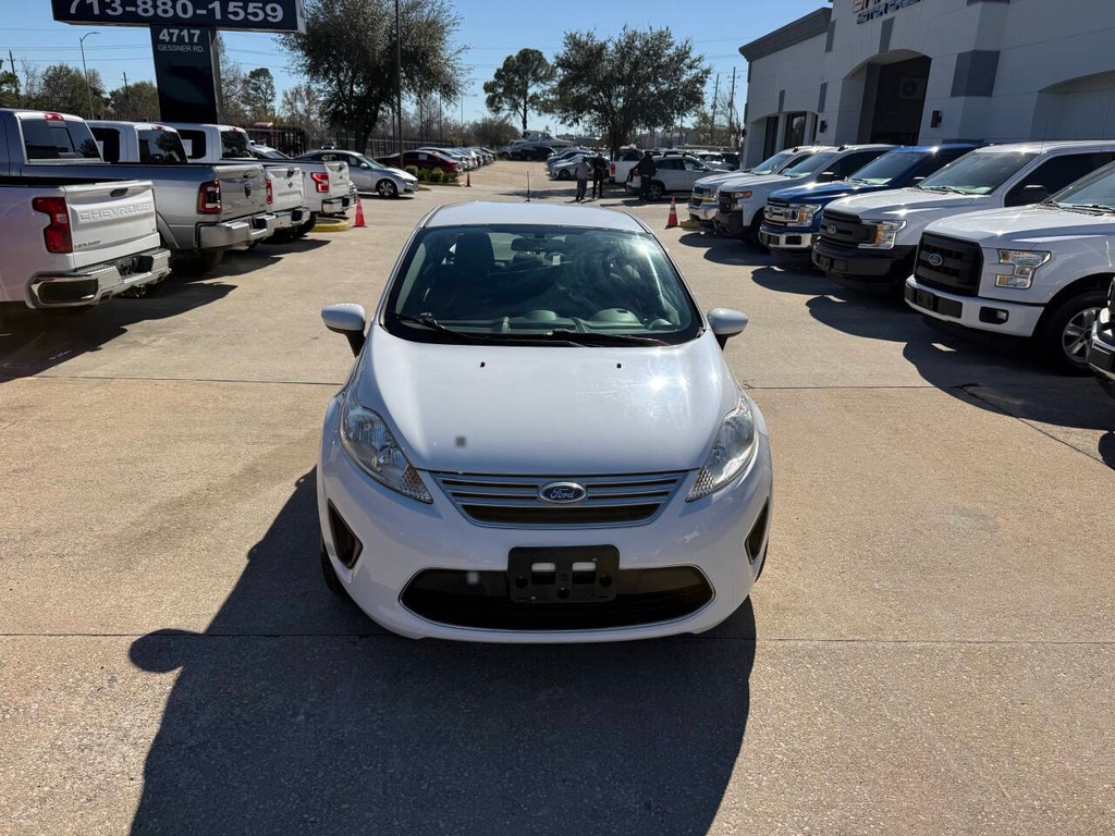 Ford Fiesta Sedan Vehicle Full-screen Gallery Image 36