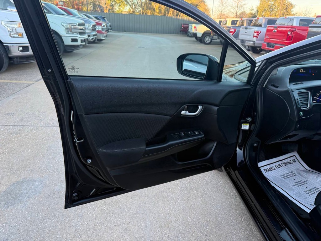 Honda Civic Sedan Vehicle Full-screen Gallery Image 08