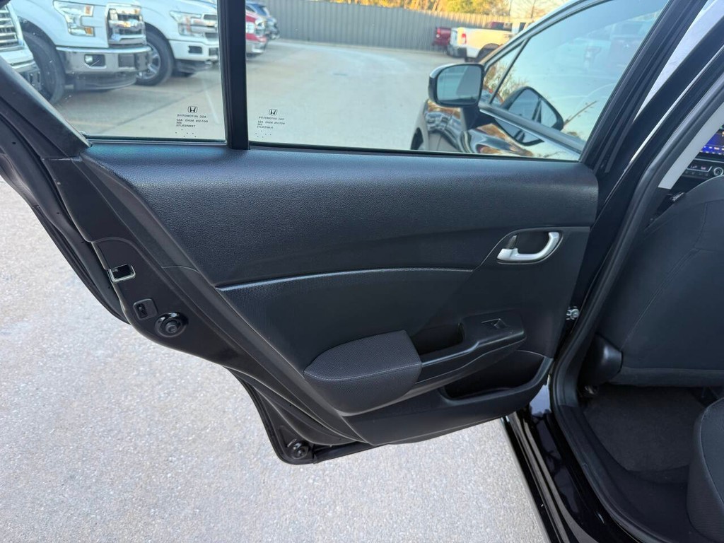 Honda Civic Sedan Vehicle Full-screen Gallery Image 14