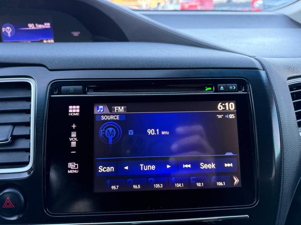 Honda Civic Sedan Vehicle Full-screen Gallery Image 25