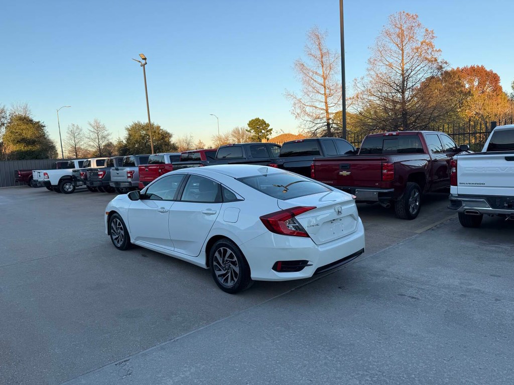 Honda Civic Sedan Vehicle Full-screen Gallery Image 04