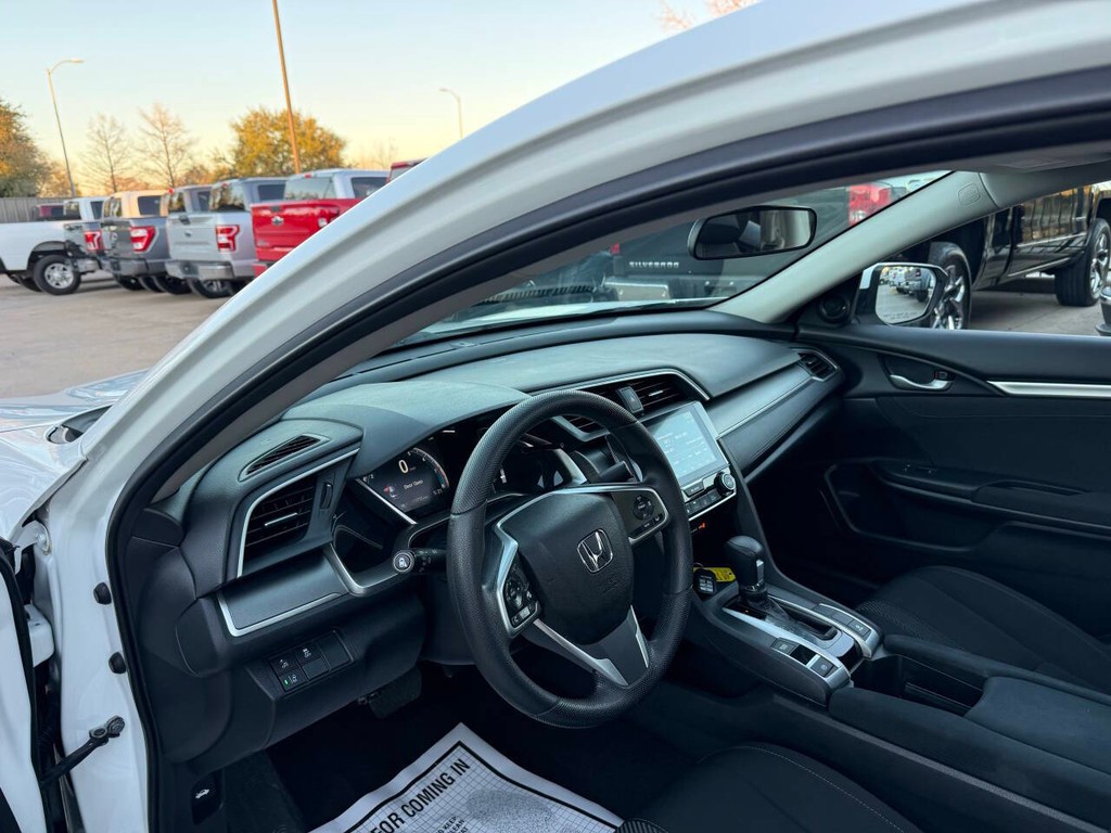 Honda Civic Sedan Vehicle Full-screen Gallery Image 06