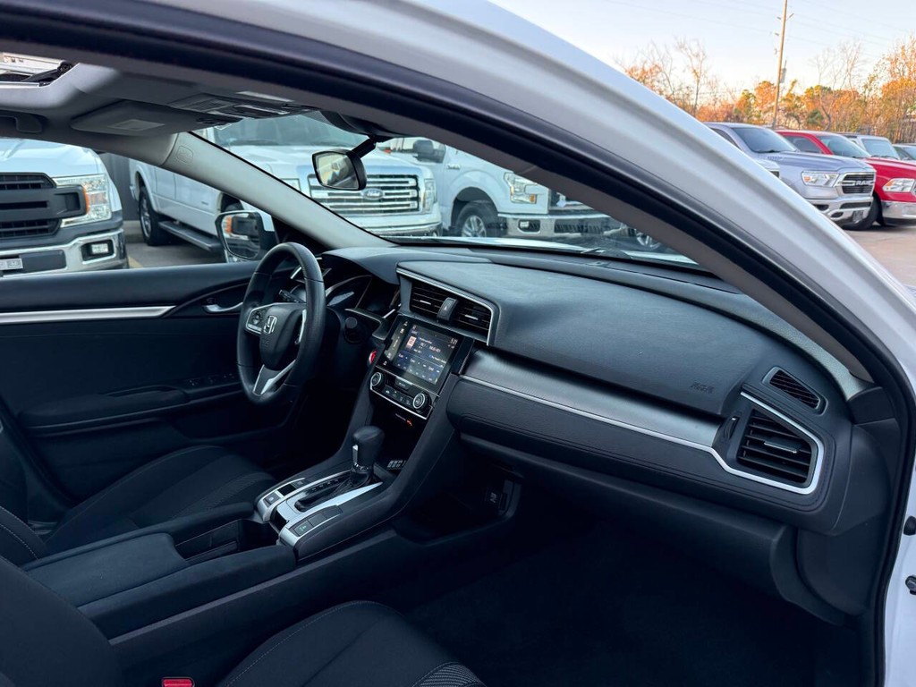 Honda Civic Sedan Vehicle Full-screen Gallery Image 09