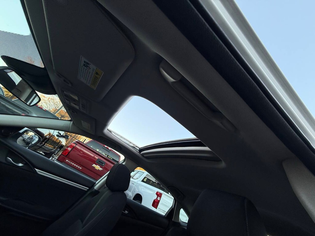 Honda Civic Sedan Vehicle Full-screen Gallery Image 31