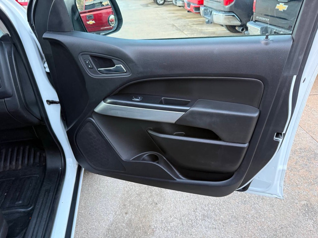 Chevrolet Colorado Vehicle Full-screen Gallery Image 11