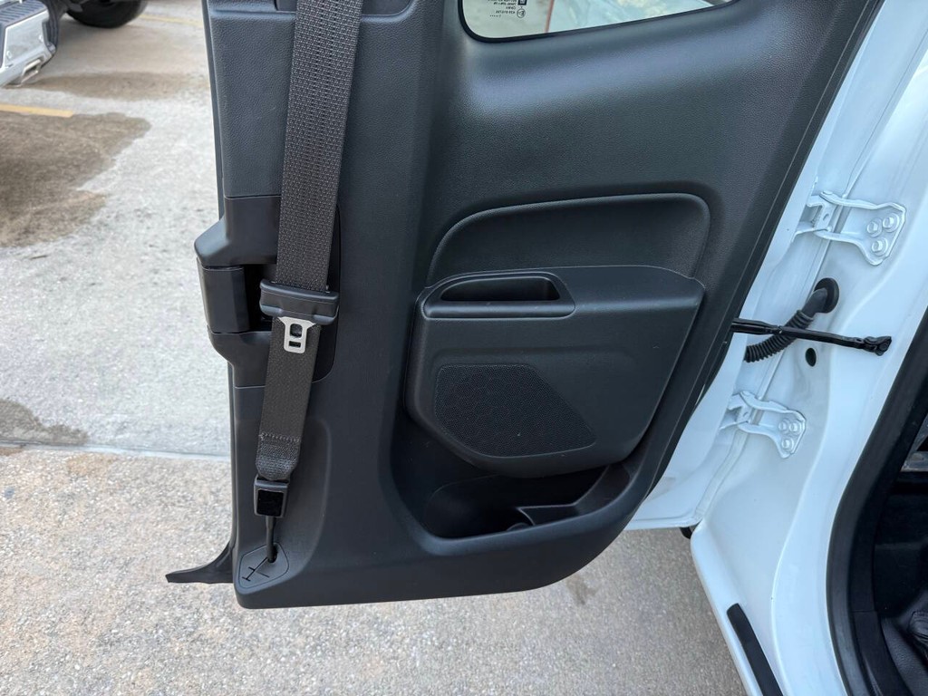 Chevrolet Colorado Vehicle Full-screen Gallery Image 16