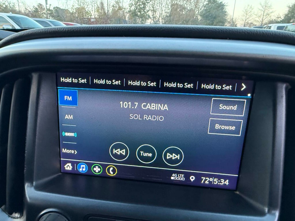 Chevrolet Colorado Vehicle Full-screen Gallery Image 23