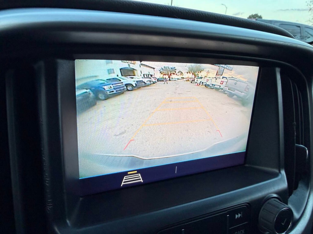 Chevrolet Colorado Vehicle Full-screen Gallery Image 24