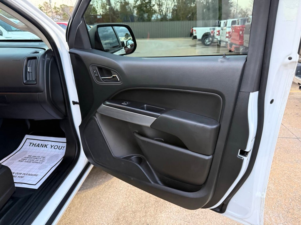 Chevrolet Colorado Vehicle Full-screen Gallery Image 11