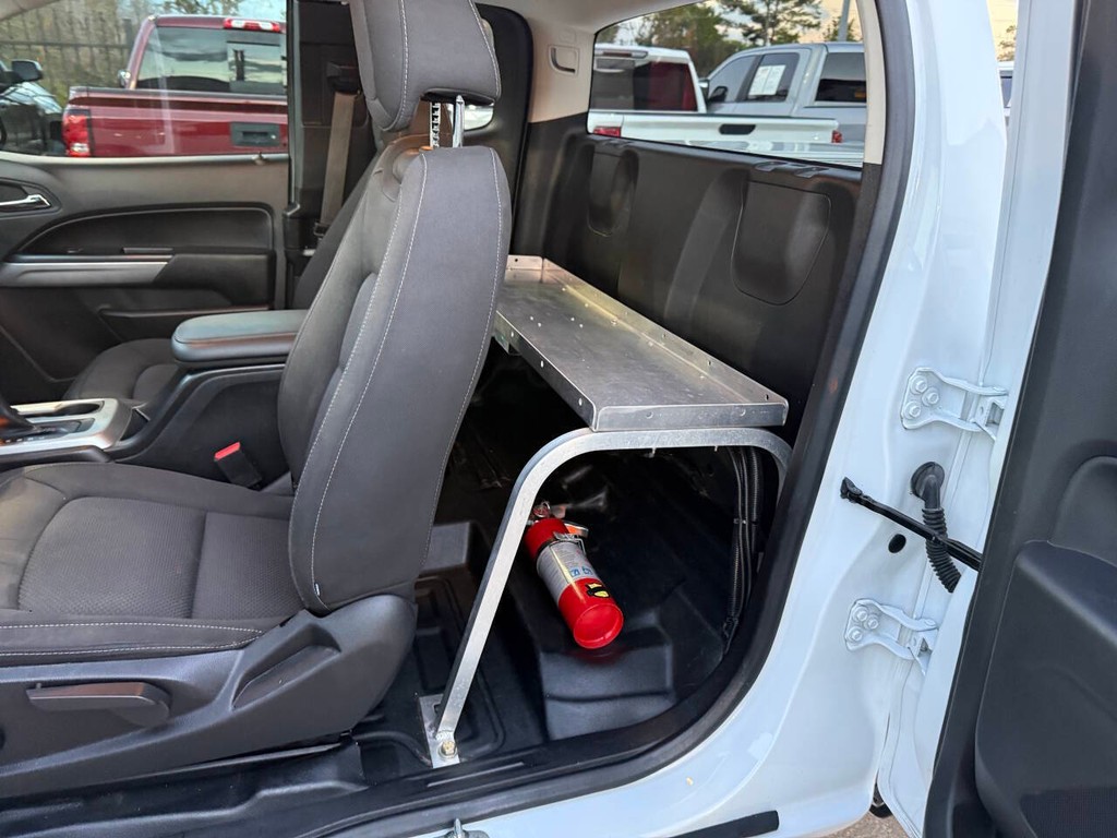 Chevrolet Colorado Vehicle Full-screen Gallery Image 12