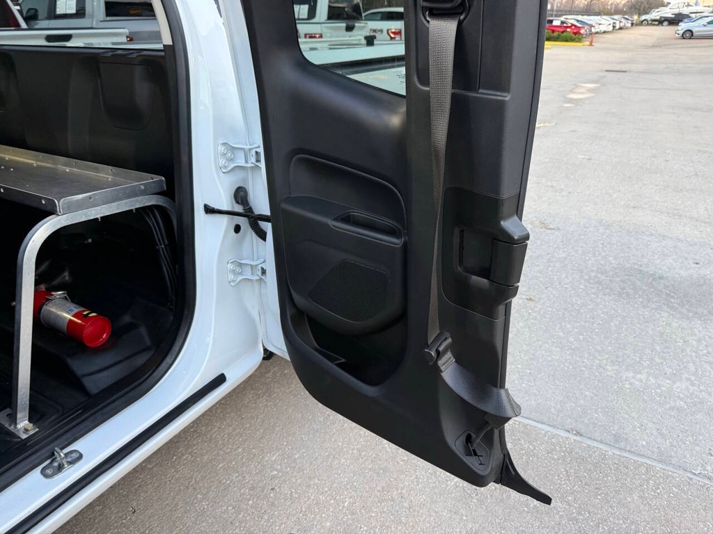 Chevrolet Colorado Vehicle Full-screen Gallery Image 13