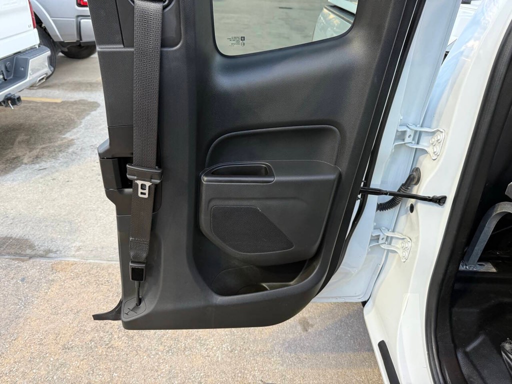 Chevrolet Colorado Vehicle Full-screen Gallery Image 16