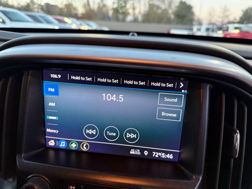 Chevrolet Colorado Vehicle Full-screen Gallery Image 23