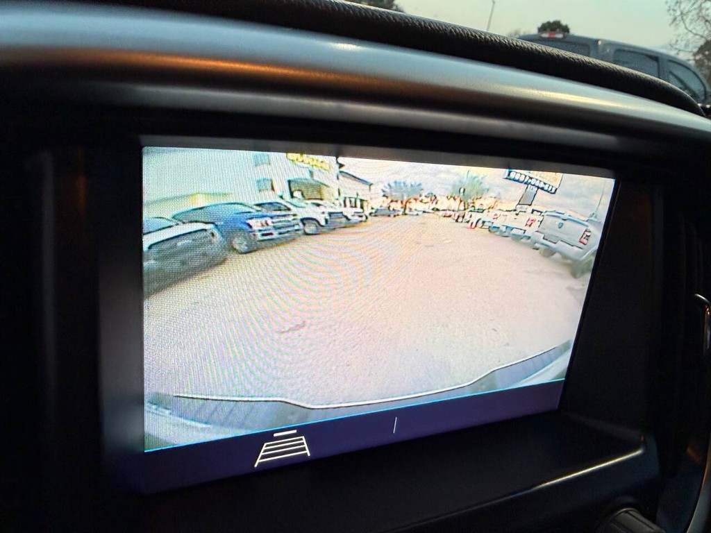 Chevrolet Colorado Vehicle Full-screen Gallery Image 24