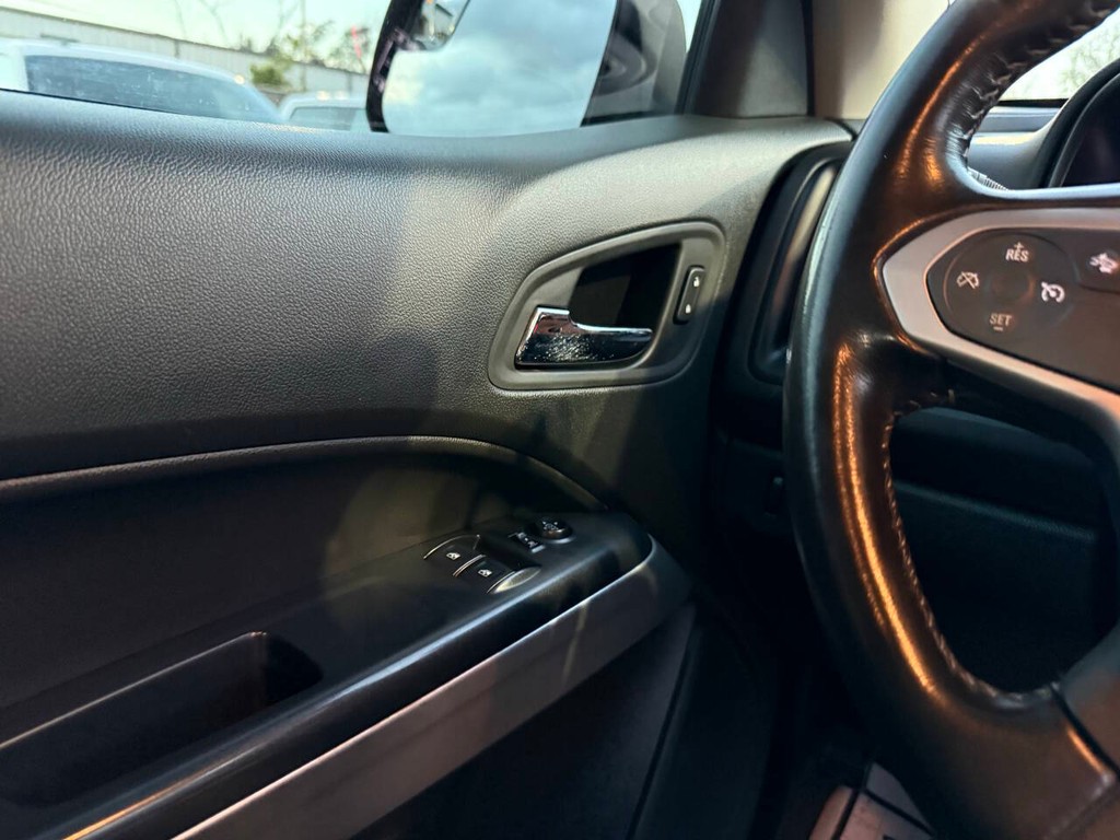 Chevrolet Colorado Vehicle Full-screen Gallery Image 28
