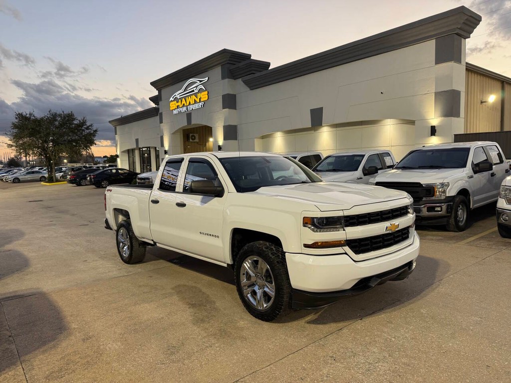 Chevrolet Silverado 1500 LD Vehicle Full-screen Gallery Image 02