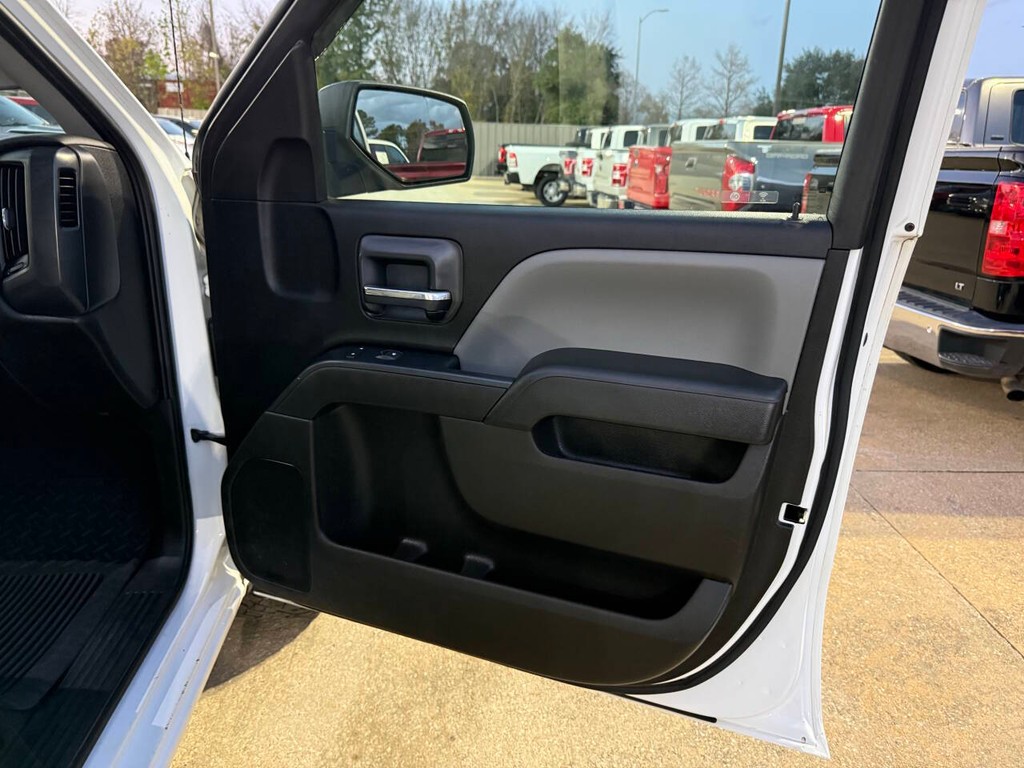 Chevrolet Silverado 1500 LD Vehicle Full-screen Gallery Image 11