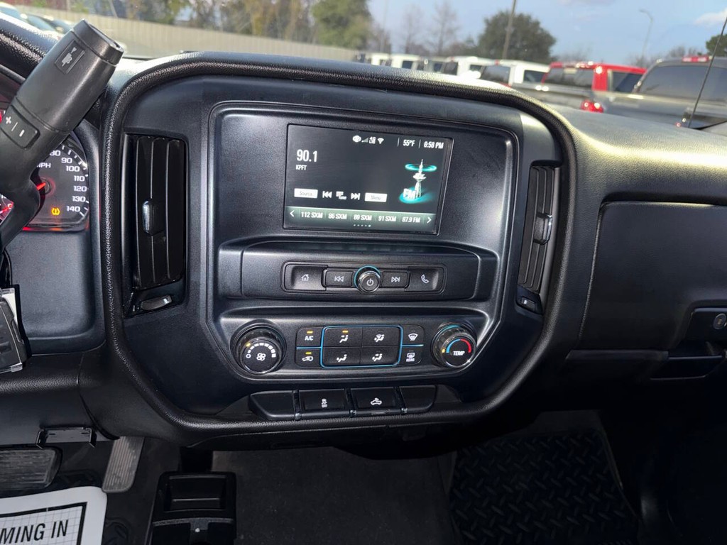 Chevrolet Silverado 1500 LD Vehicle Full-screen Gallery Image 23