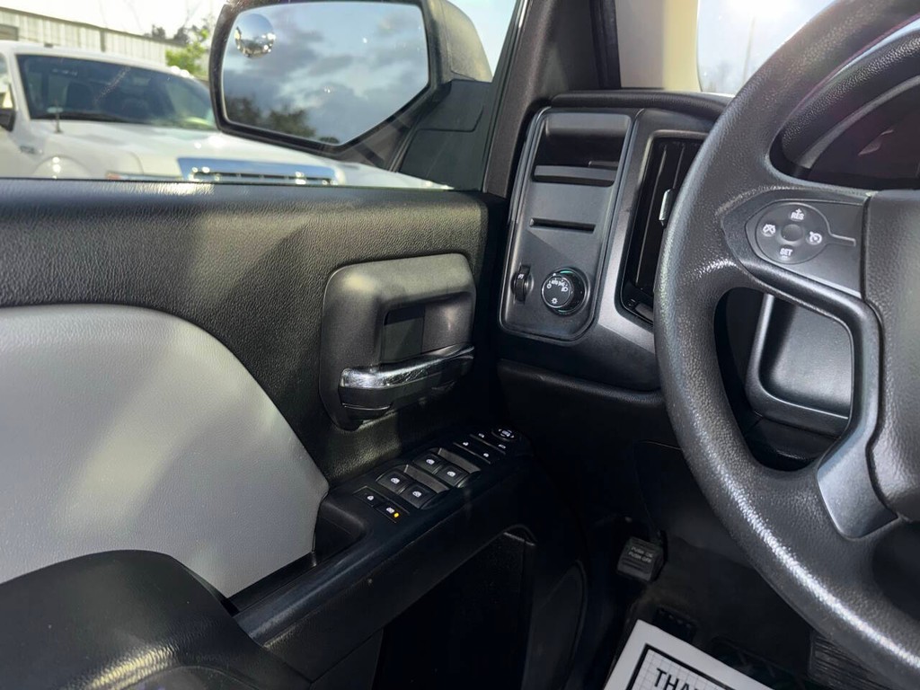 Chevrolet Silverado 1500 LD Vehicle Full-screen Gallery Image 28