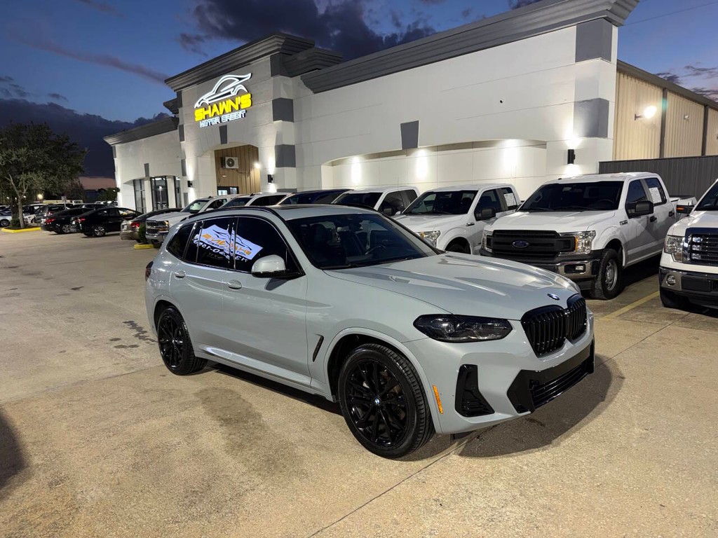 BMW X3 Vehicle Full-screen Gallery Image 02