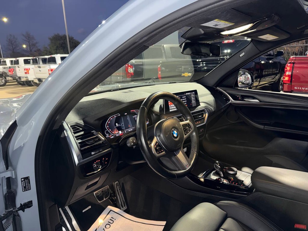 BMW X3 Vehicle Full-screen Gallery Image 06