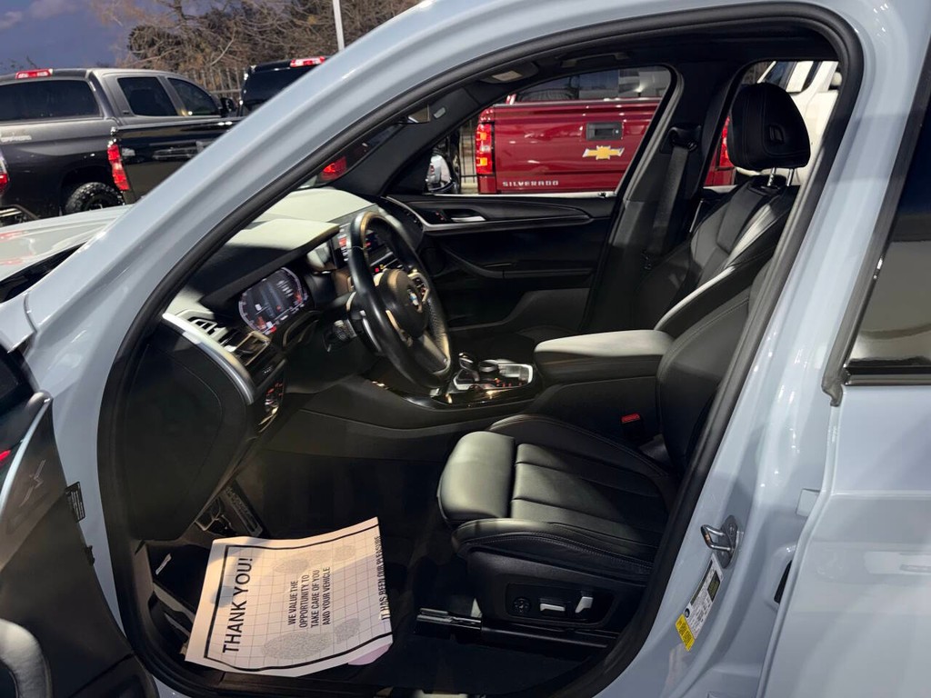 BMW X3 Vehicle Full-screen Gallery Image 07