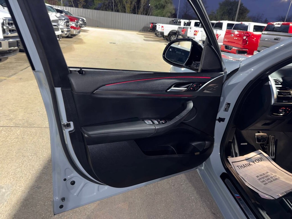 BMW X3 Vehicle Full-screen Gallery Image 08