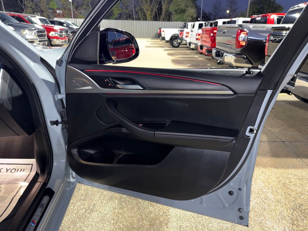 BMW X3 Vehicle Full-screen Gallery Image 11