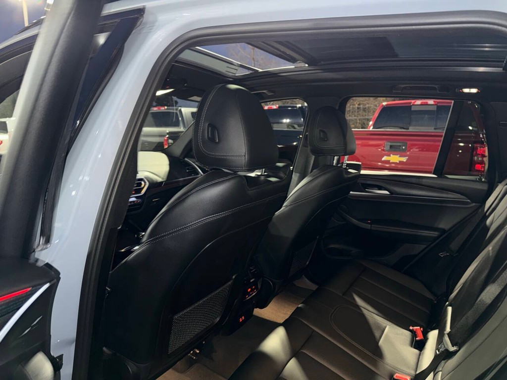 BMW X3 Vehicle Full-screen Gallery Image 12