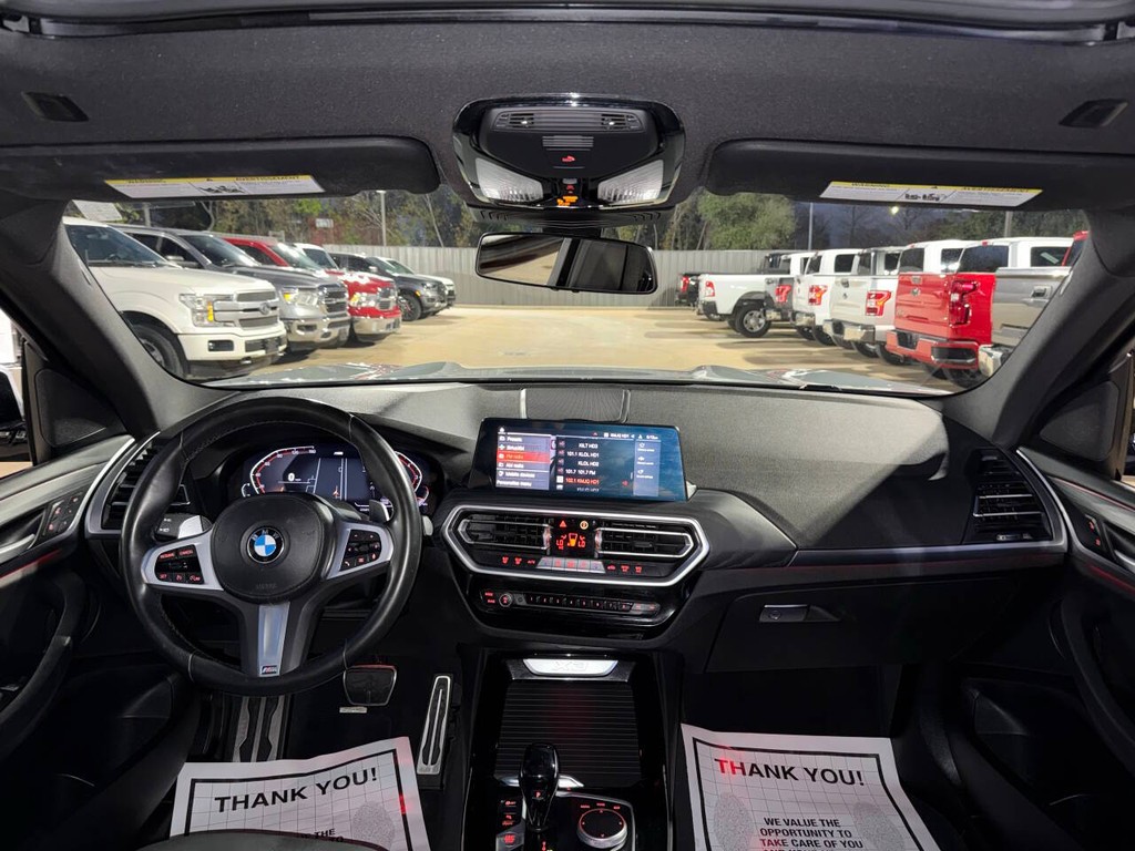 BMW X3 Vehicle Full-screen Gallery Image 17