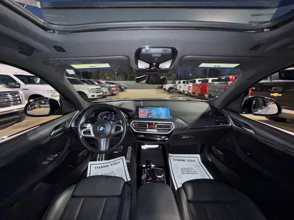 BMW X3 Vehicle Full-screen Gallery Image 18